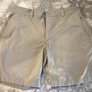 Vineyard Vines Breaker Shorts Light Gray Flat Front Mens or Young Men’s 32